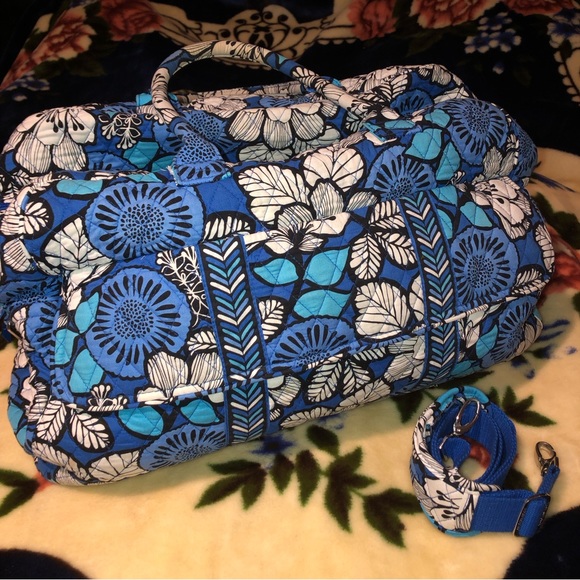 Vera Bradley Grand Traveler Duffel Weekender Bag Blue Bayou Print Pattern - Picture 4 of 10